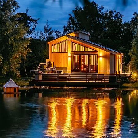 Woad Mill Lakeside Lodges Бостон Экстерьер фото