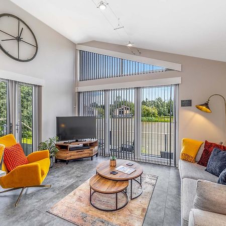 Woad Mill Lakeside Lodges Бостон Экстерьер фото