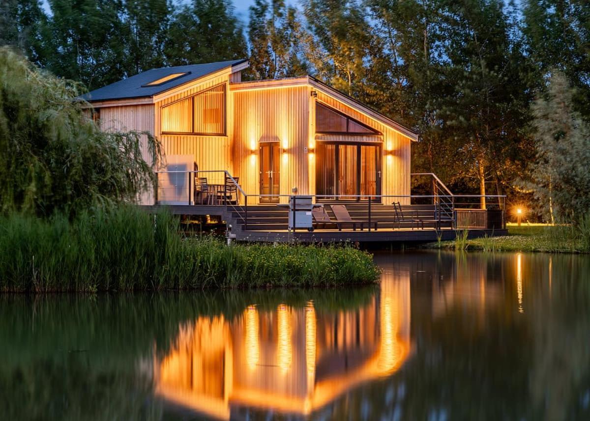 Woad Mill Lakeside Lodges Бостон Экстерьер фото