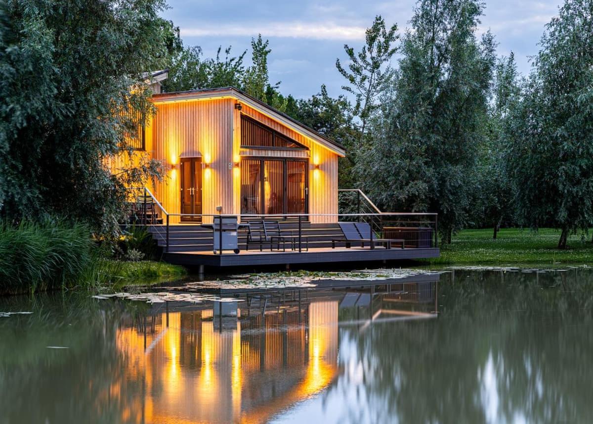Woad Mill Lakeside Lodges Бостон Экстерьер фото