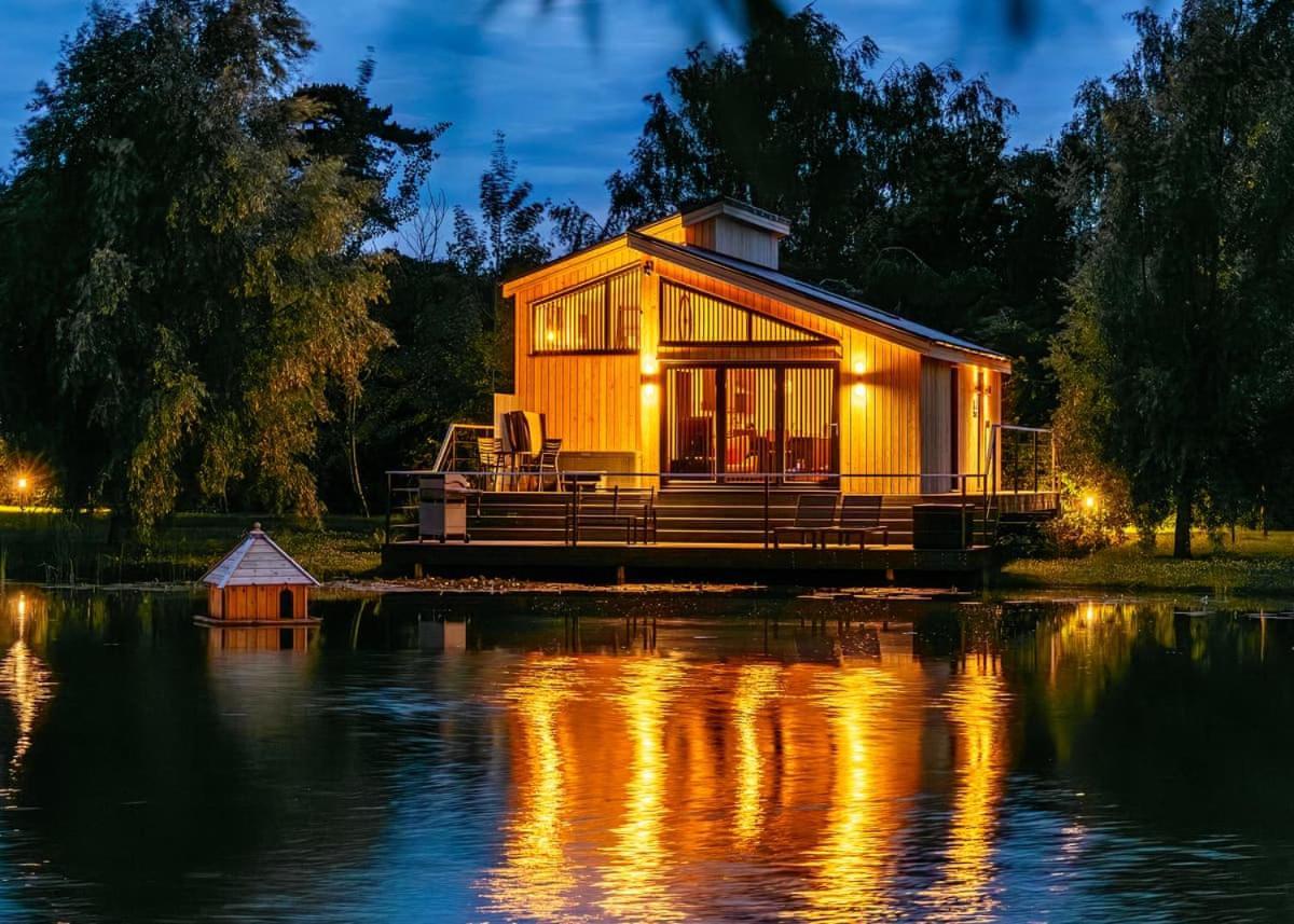 Woad Mill Lakeside Lodges Бостон Экстерьер фото