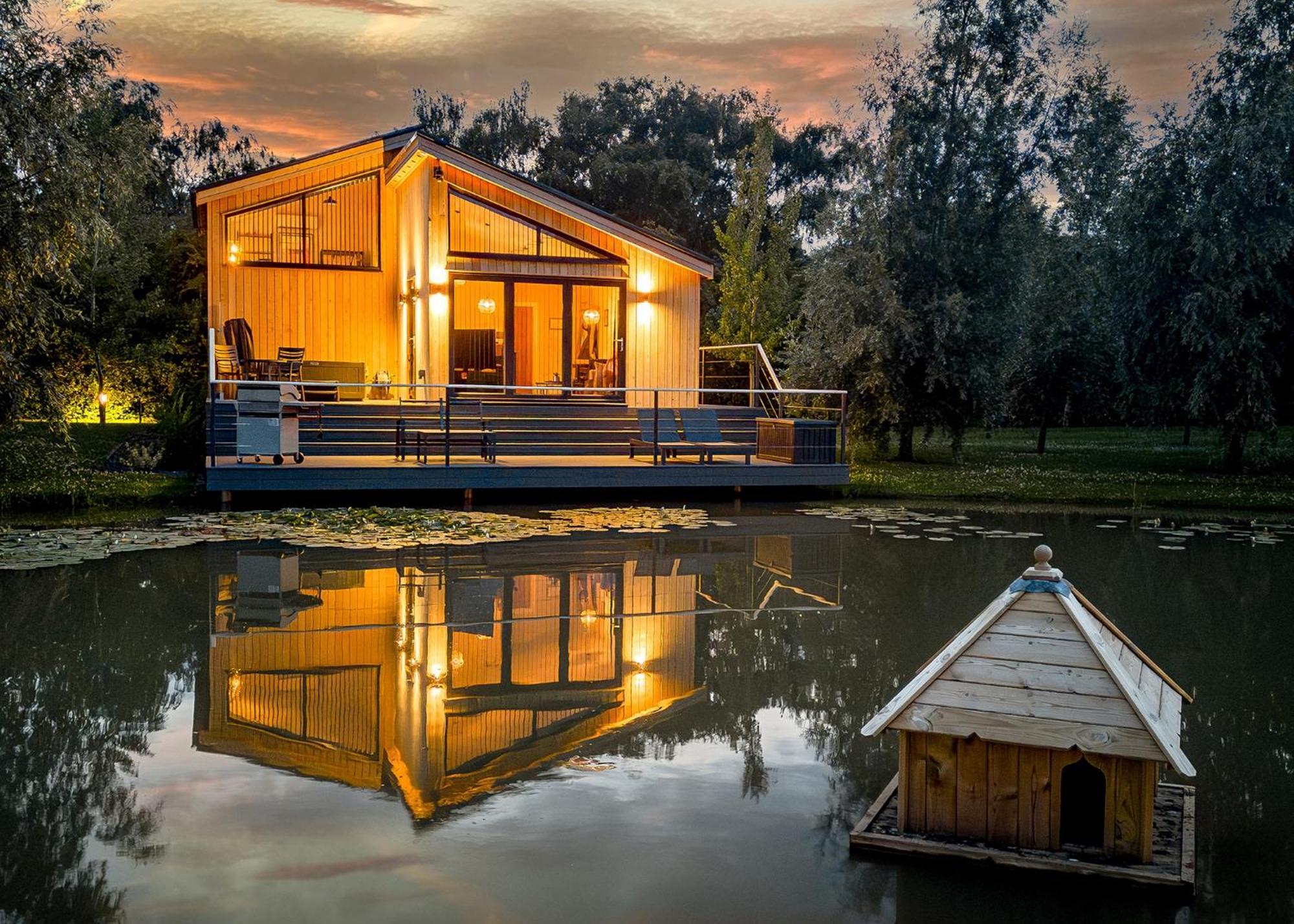 Woad Mill Lakeside Lodges Бостон Экстерьер фото